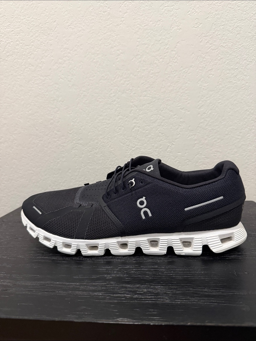 On Cloud 5 Running Men's Size 12.5 Athletic Shoe in Black / White Excellent Cond